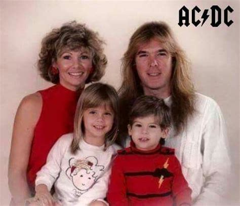 Cliff and his wife and kids. great pic ♡ | Angus young, Acdc angus ...