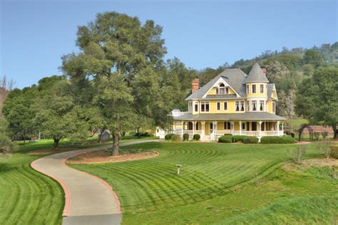 A Victorian-Inspired Cattle Ranch on 1,745 Acres - WSJ