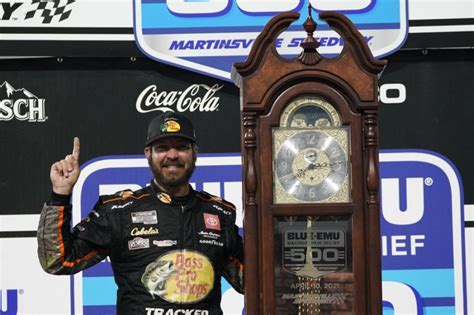 Late pass gives Truex, Jr. Martinsville NASCAR Cup win | AccessWDUN.com