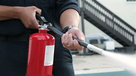 How to Use a Fire Extinguisher Before You Need It | Consumer Reports - YouTube