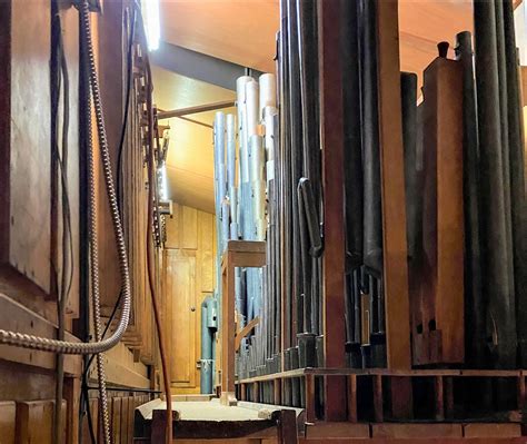 Organ & Instruments ⋆ Holy Cross Episcopal Church