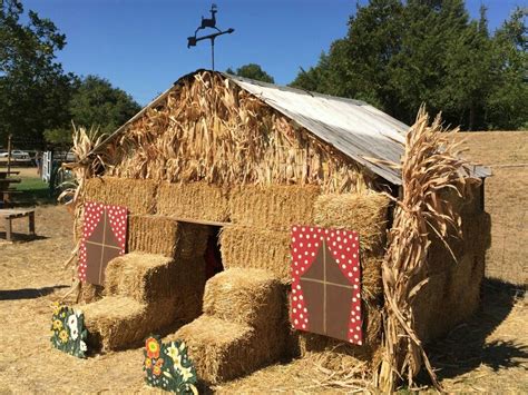 Pin by Andrea Gibson on corn maze | Halloween yard art, Farm fun, Farm ...