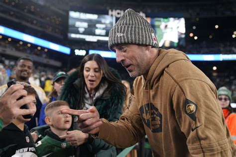 Was Jets’ Aaron Rodgers caught by NBC cameras disagreeing with failed ...