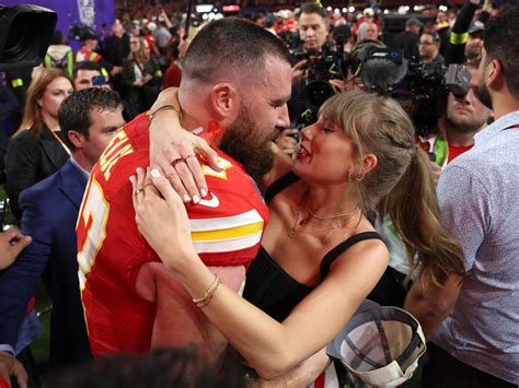 Super Bowl 2024 live: Taylor Swift and Travis Kelce kiss on the field ...