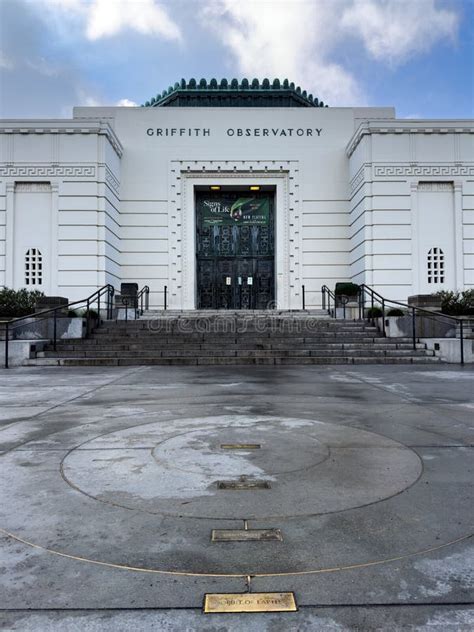 Front View of Griffith Park Observatory Editorial Image - Image of ...