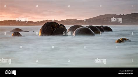 Sunrise over the Moeraki Boulders, Koekohe Beach, New Zealand Stock ...