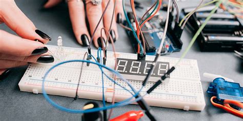 The PIC Microcontroller Engineering Projects Course Bundle | TechSpot