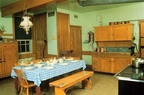 Beautiful rustic Amish kitchen. LOVE | Amish house, Amish, Amish culture