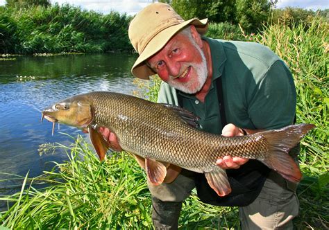 HUGH MILES - WILDLIFE ADVENTURES: CATCHING BARBEL