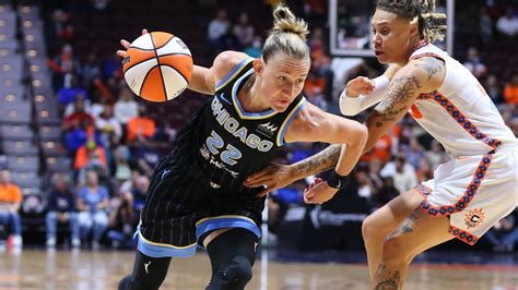 WNBA free agency: Courtney Vandersloot announces she's leaving Chicago ...