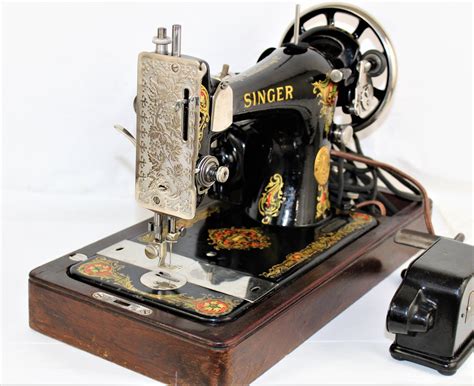 Antique Sewing Machine, 1924 Singer 128-13, Portable Sewing Machine