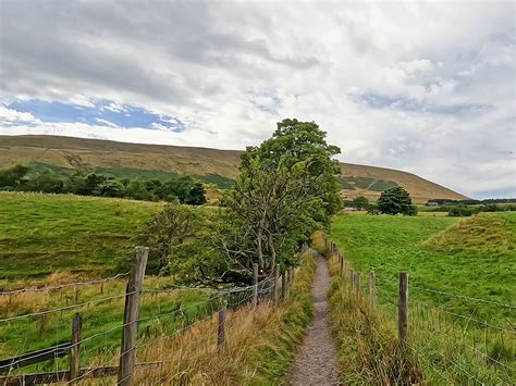 Pendle Hill walk via The Pendle Way (Short Route) from Barley | Walks4all