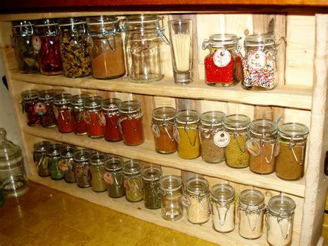 Uncertain Inevitabilities: Spice rack, new jars & pretty labels!