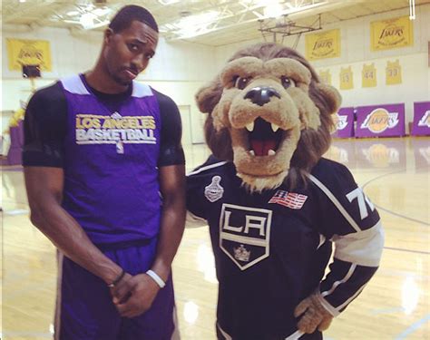 Dwight Howard loses shooting contest to Kings mascot Bailey, brings shame to LA Lakers