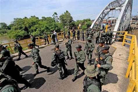 Venezuela completely closes border with Colombia