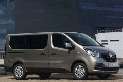 Renault Trafic Passenger dimensions (2015 / dCi 125 TT Energy Authentique)