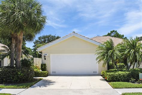 7759 SE Spicewood Cir, Hobe Sound, FL 33455 was sold by top Hobe Sound agents in Double Tree