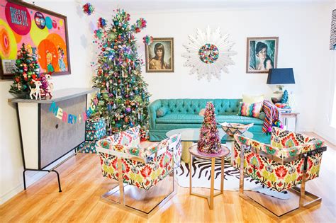 A Colorful, Kitschy Tour of a Home with 100 Christmas Trees | Decor ...