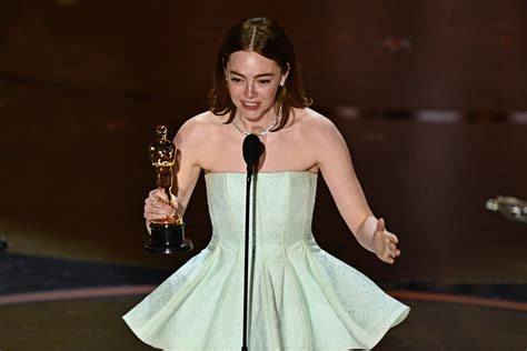 Emma Stone makes poignant Taylor Swift reference in emotional Oscars ...