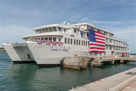 MAYOR CHRISTENS SMALL CRUISE SHIP AT MALLORY