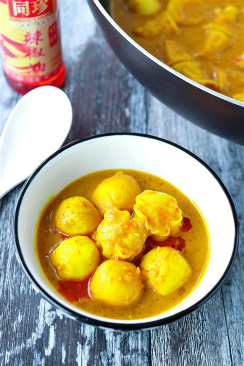 Hong Kong Curry Fish Balls (and Siu Mai / Shu Mai) - That Spicy Chick