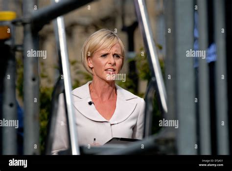 Anna Jones - Sky News presenter doing an outside broadcast on College Stock Photo: 66785965 - Alamy