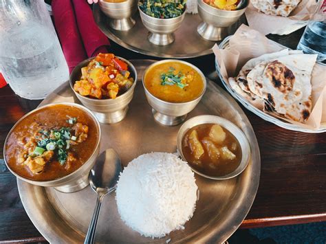 [I ate] Nepali food - Sherpa chicken curry, rice, dal, vegetables, mango chutney, naan bread : r ...