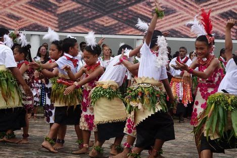 Blinged out Tongan Kiekie blends culture with fashion — thecoconet.tv - The world’s largest hub ...