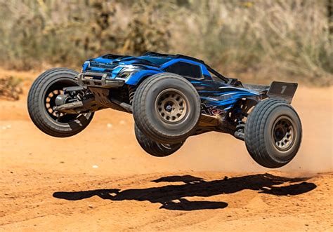 Traxxas XRT vs X-Maxx: Which One is Better? - RC Ratings