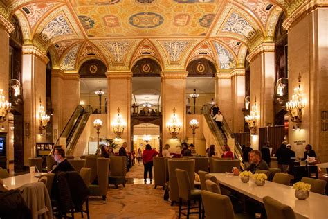 Palmer House Hilton: Myths, Romance, and Luxury in Chicago