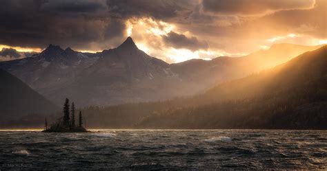 Windy evening on St Mary Lake, Glacier National Park [OC] [2200x1156 ...