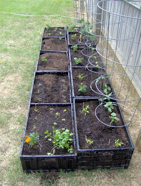 A Square Foot Vegetable Garden Made with Plastic Crates | Diy raised garden, Building a raised ...