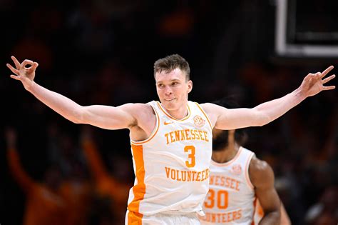 How Dalton Knecht went from unknown to Tennessee basketball’s missing ...