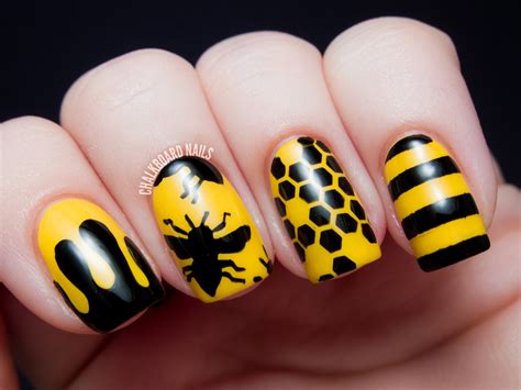 31DC2013 Day 03: Yellow Bee Silhouettes | Chalkboard Nails | Nail Art Blog