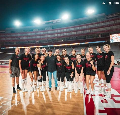 Scotty Mccreery, Member Of Dormie Network, To Headline Volleyball Day In Nebraska At Memorial ...