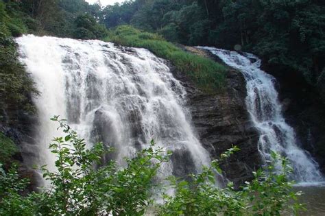 8 Silvery Waterfalls In Coorg That Are Waiting To Be Explored