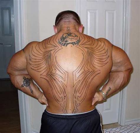 Lee Priest gets a new back tattoo