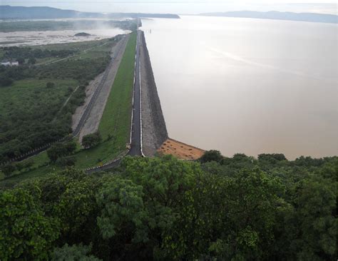 Tourism Places And Wild life, India: HIRAKUD DAM