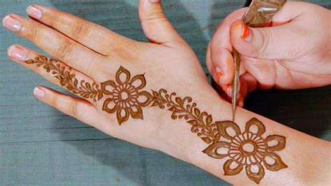 Latest Stylish Gulf Henna Mehndi Design 2020 | Simple Mehndi Design | Easy Flower Bail Mehndi ...