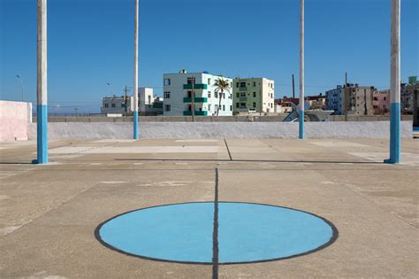 Fuji X100F In Havana - The Perfect Street Photography Camera? - StreetShootr