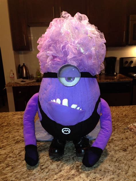 My niece decided to create a Minion pumpkin for Halloween. Jordan is sooooo talented! | Pumpkin ...