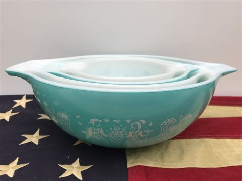 Vintage American Pyrex 1950s Butterprint Amish Pattern Cinderella Round ...