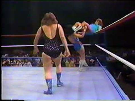 The Fabulous Moolah & Leilani Kai vs. Wendi Richter & Wenona Little Heart, 5-7-1985 - Видео онлайн