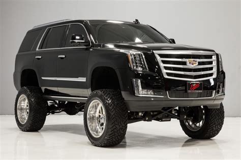 Lifted 750 hp Escalade: How They Should Come From Cadillac