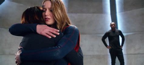 Kara hugging Alex - Supergirl (2015 TV Series) Fan Art (39354087) - Fanpop