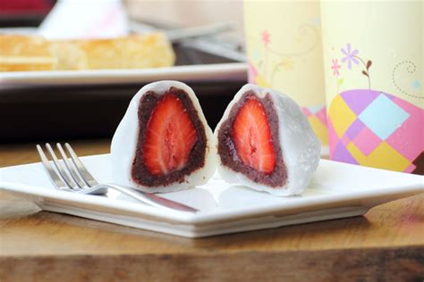 Japanese Dessert Recipe: Strawberry Rice Cake (Ichigo Daifuku) – 12 Tomatoes