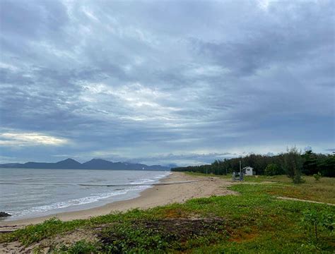 Yorkeys Knob - Wide stretched Dog Friendly Beach - FNQ Dogs