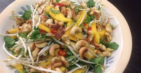 Feed your Inner Cook: Asian Bean Sprout and Mango Salad