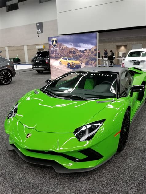 Lime-Green Lamborghini Aventador at the 2019 Portland Autoshow [OC] : r ...