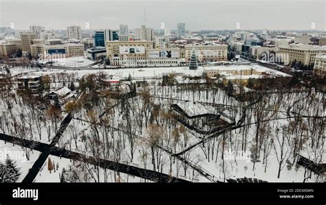 KHARKIV, UKRAINE - NOVEMBER 22, 2020: Kharkiv, first snow. Start winter Stock Photo - Alamy